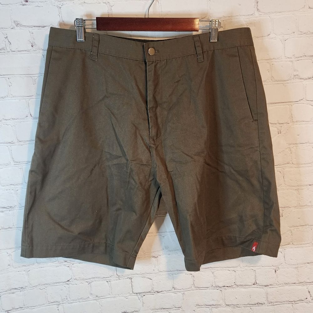 Men's Fuel flat front shorts, size 38